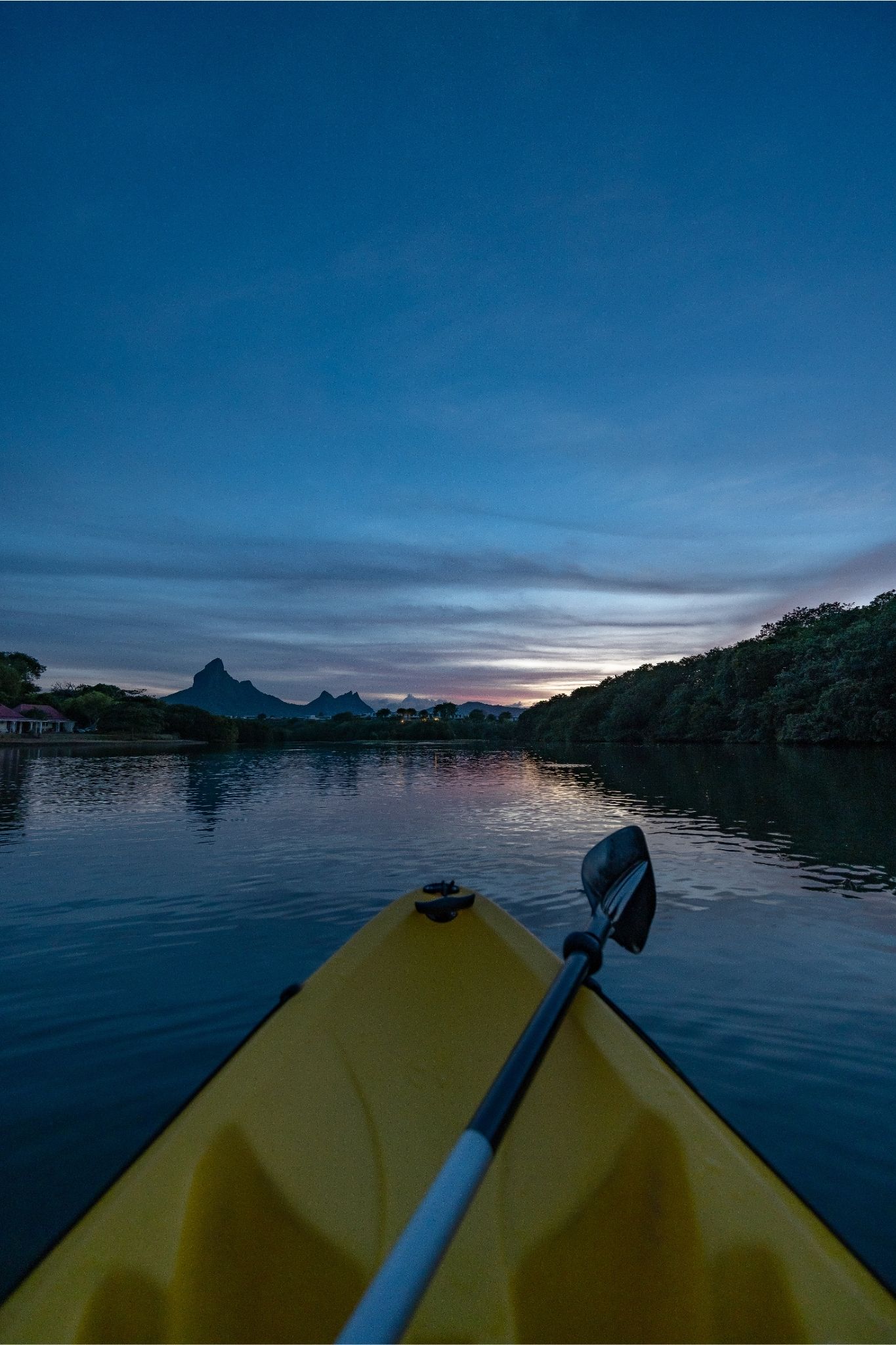 Kayak at Sunrise on the Tamarin River - Image 9