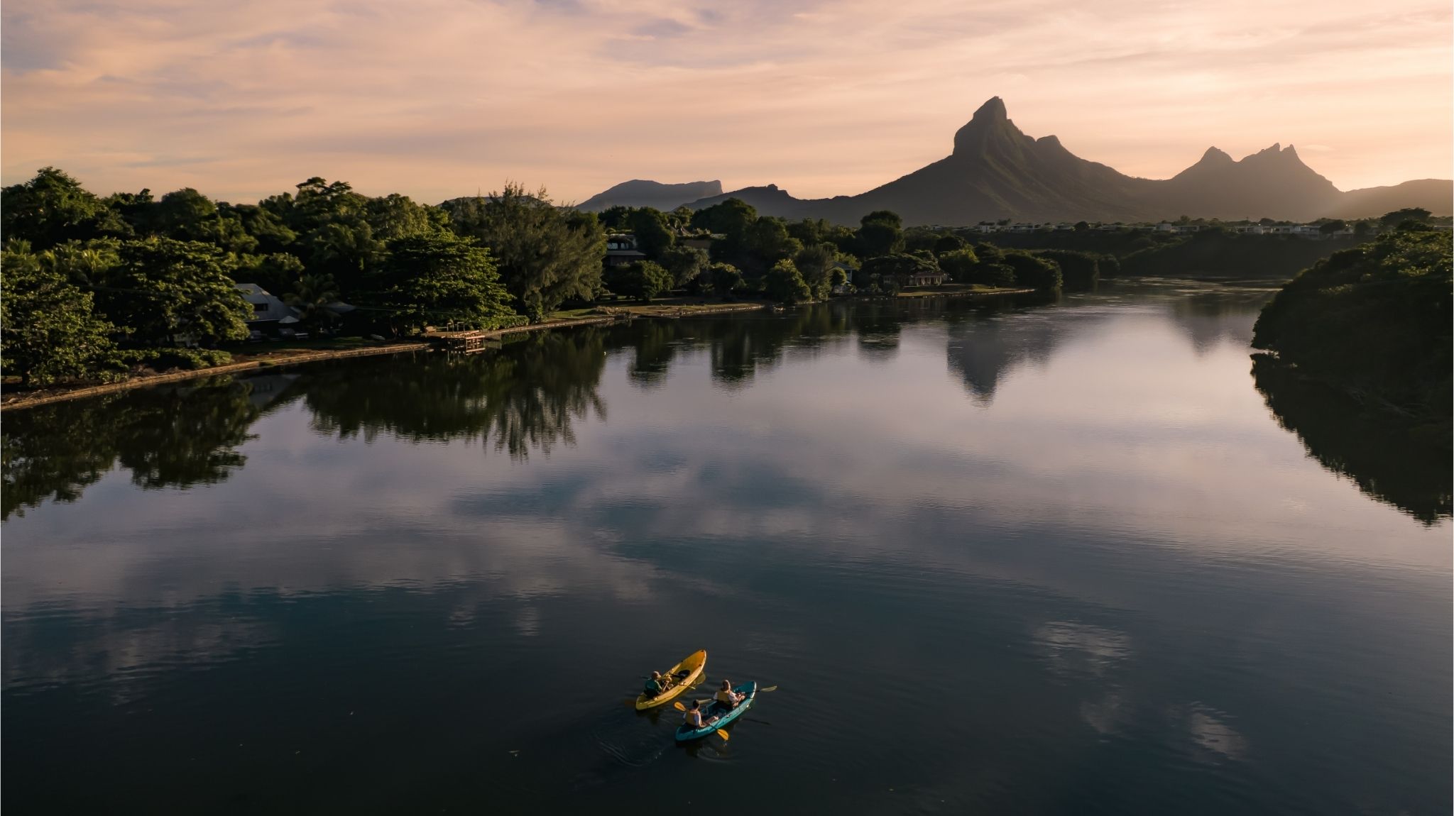 Kayak at Sunrise on the Tamarin River - Image 7
