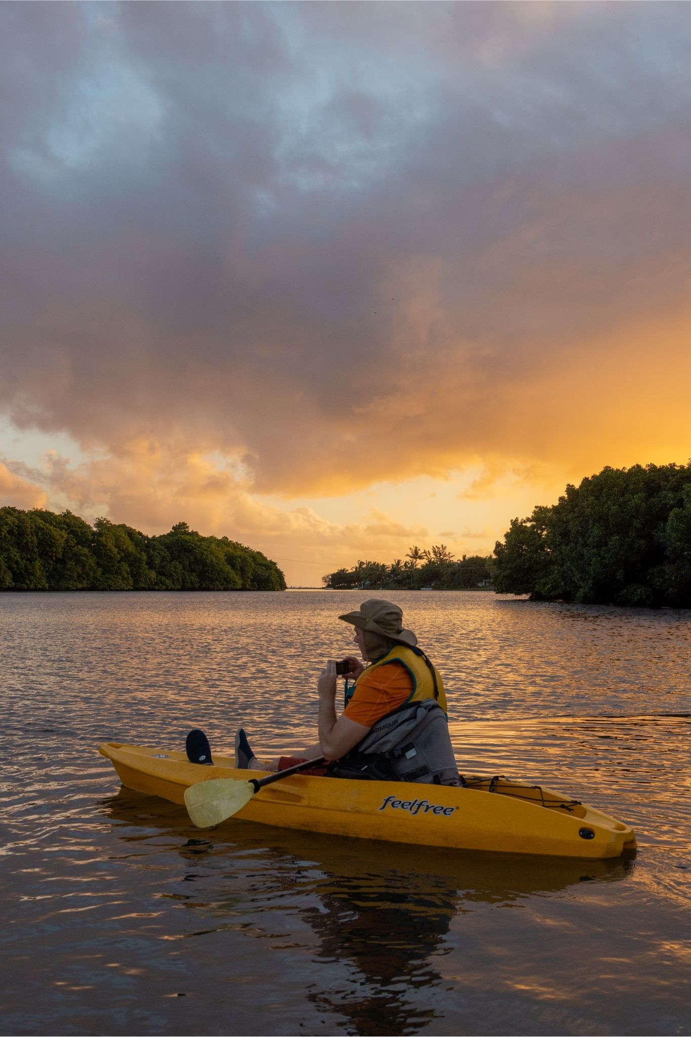 Kayak at Sunset on the Tamarin River - Image 9